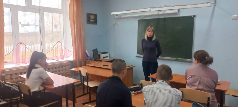 Профилактическая беседа со специалистом-экспертом по контролю за оборотом наркотиков.
