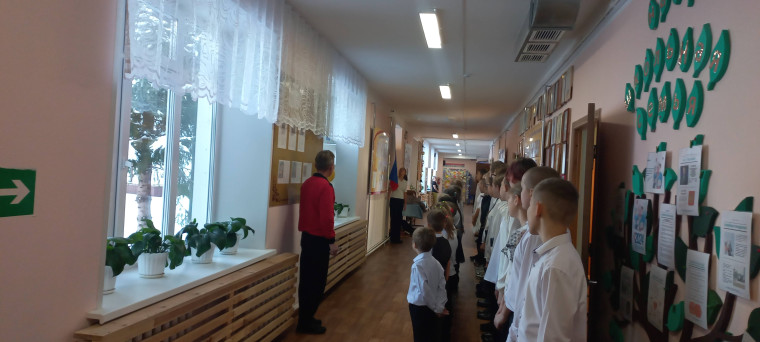 Общешкольная линейка по теме «14 октября — Покров Пресвятой Богородицы: история и традиции праздника».