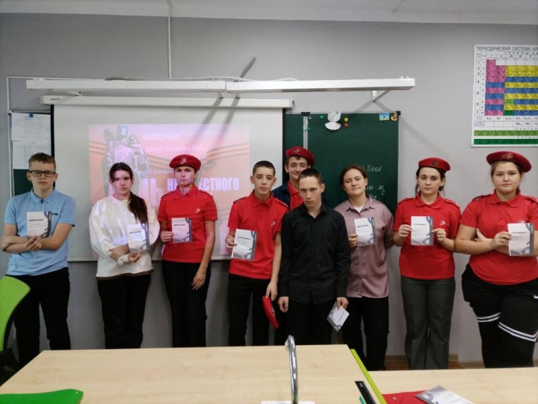 Акция "Давным-давно окончен бой" приуроченный ко "Дню Неизвестного Солдата".