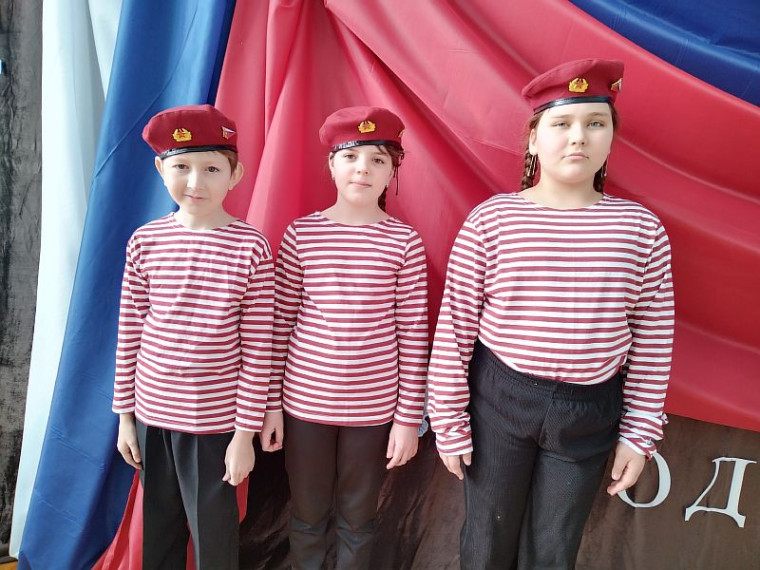 Смотр песни и строя.