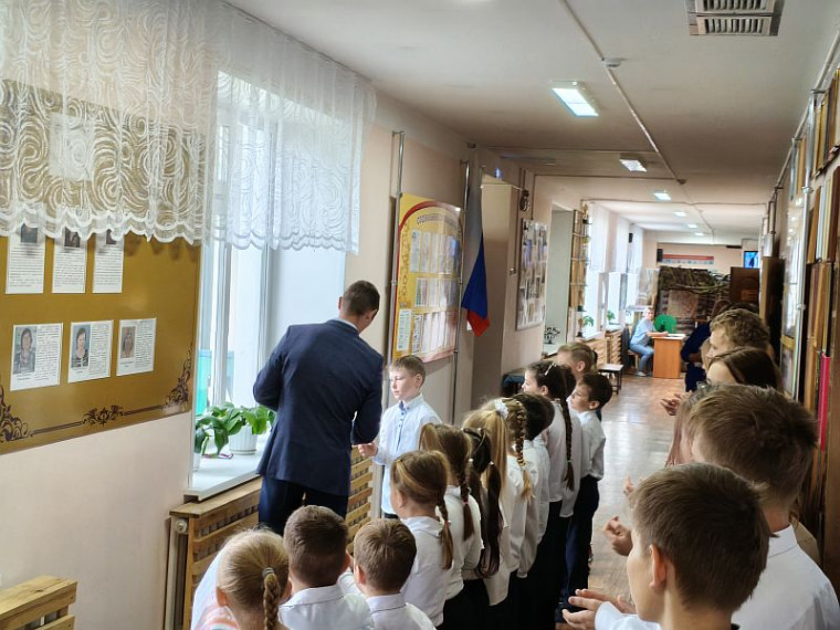 Общешкольная линейка «Международный день семьи».